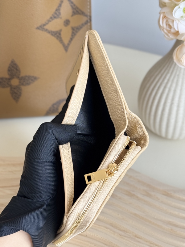 イヴサンローラン財布全体デザイン